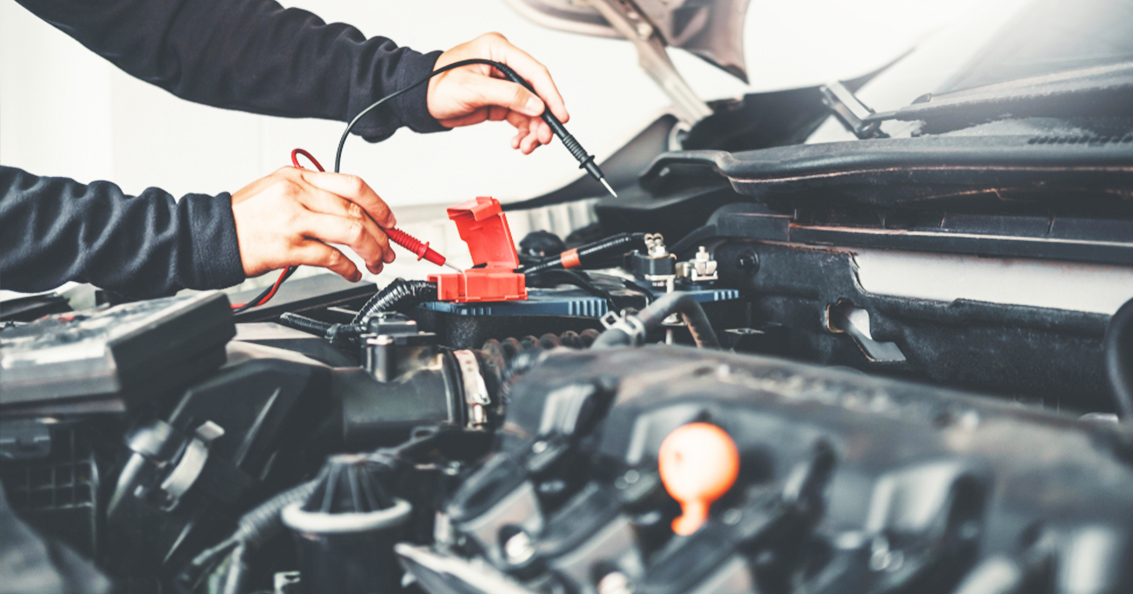 Begini Cara Mengecek Kondisi Aki Mobil Kesayangan