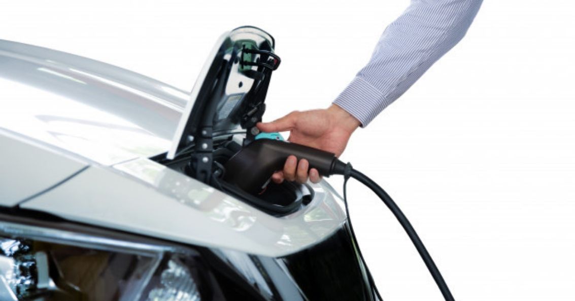 Inilah Perbedaan Mobil Listrik dan Hybrid